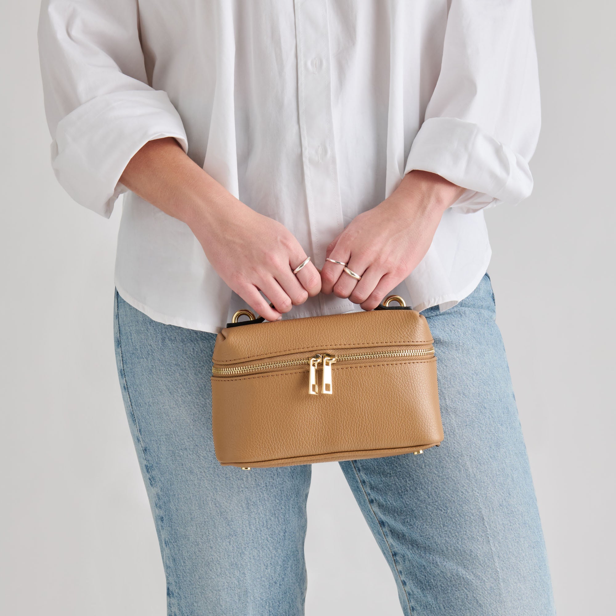 LEONY CROSSBODY TAN LEATHER - Image 4