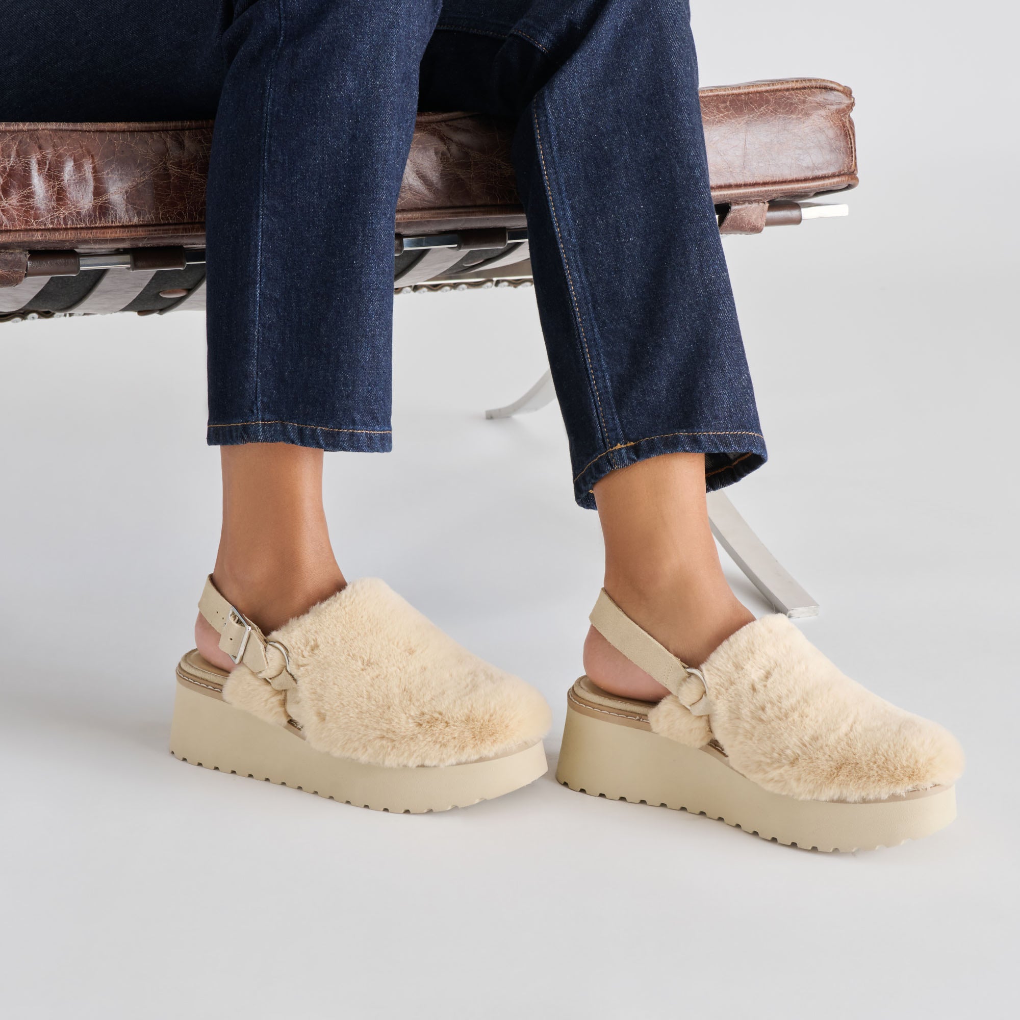 LANSY FLATS NATURAL PLUSH - Image 2