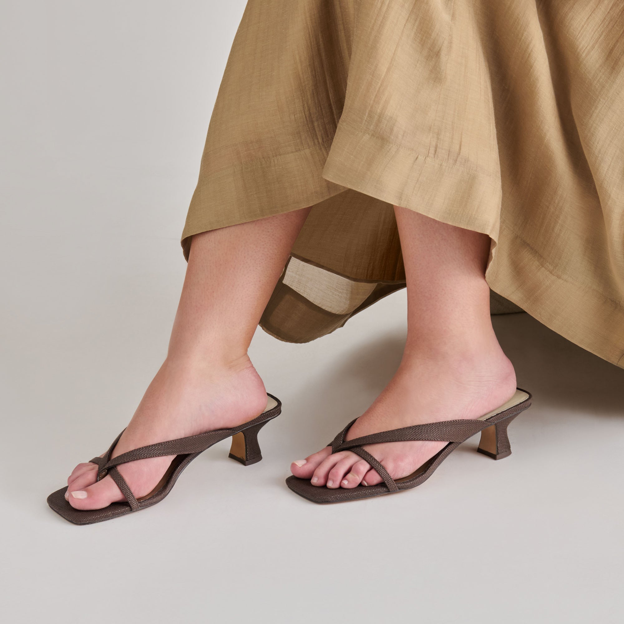 BREVEL HEELS CHOCOLATE RAFFIA - Image 2