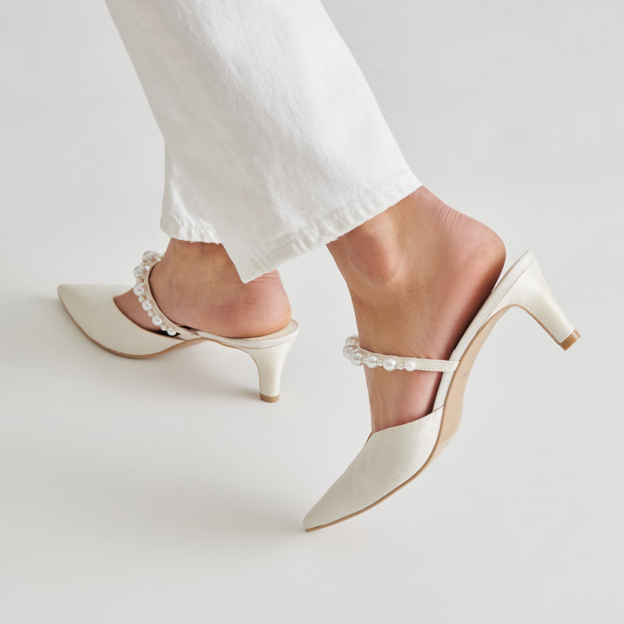 KANIKA PEARL MID HEELS VANILLA PEARLS - Image 10