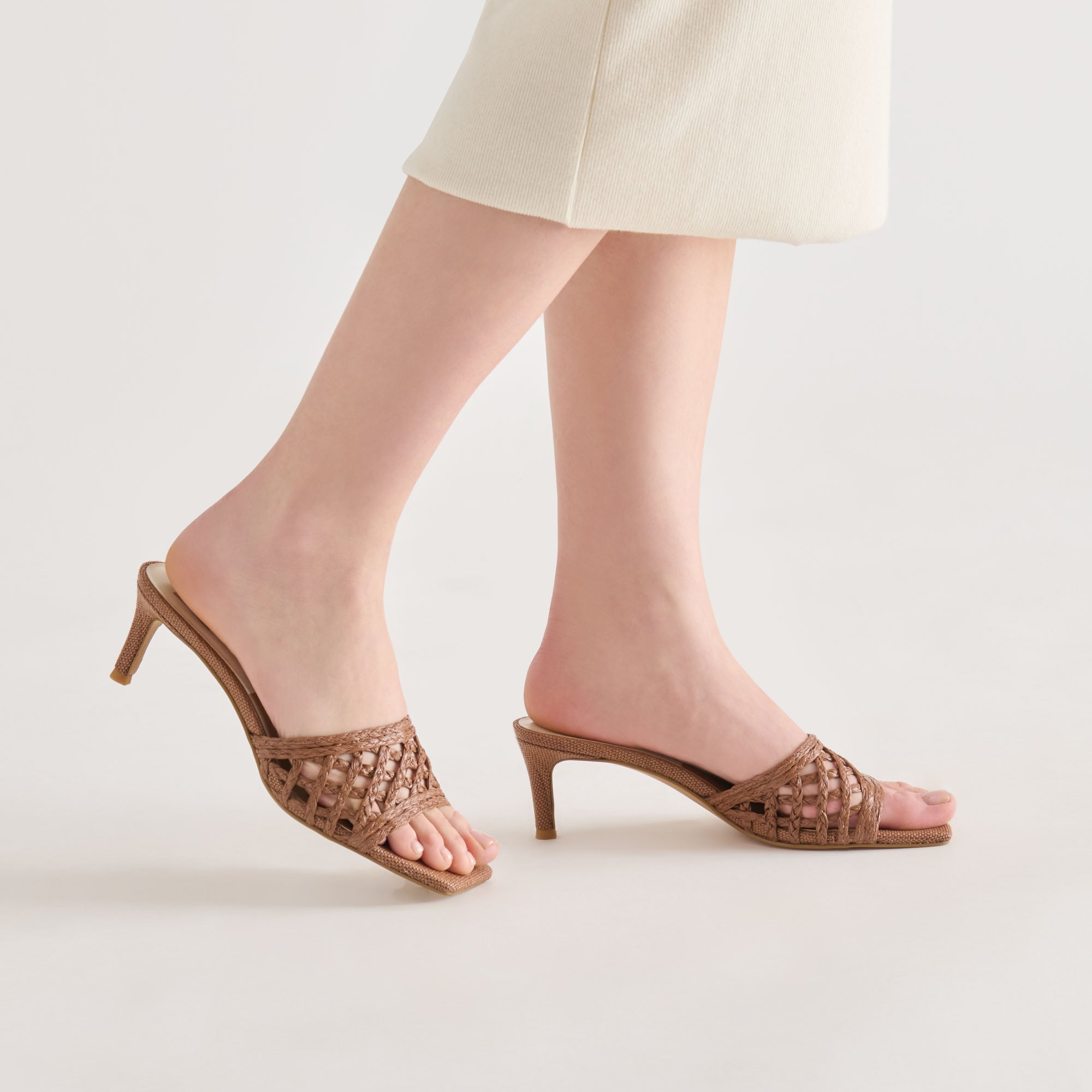 BOWEN HEELS COGNAC RAFFIA - Image 6