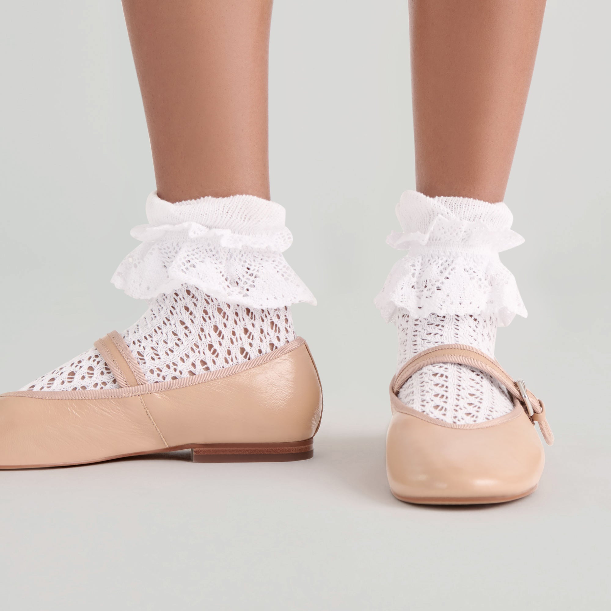 WHIMSY LACE ANKLET SOCKS WHITE - Image 2