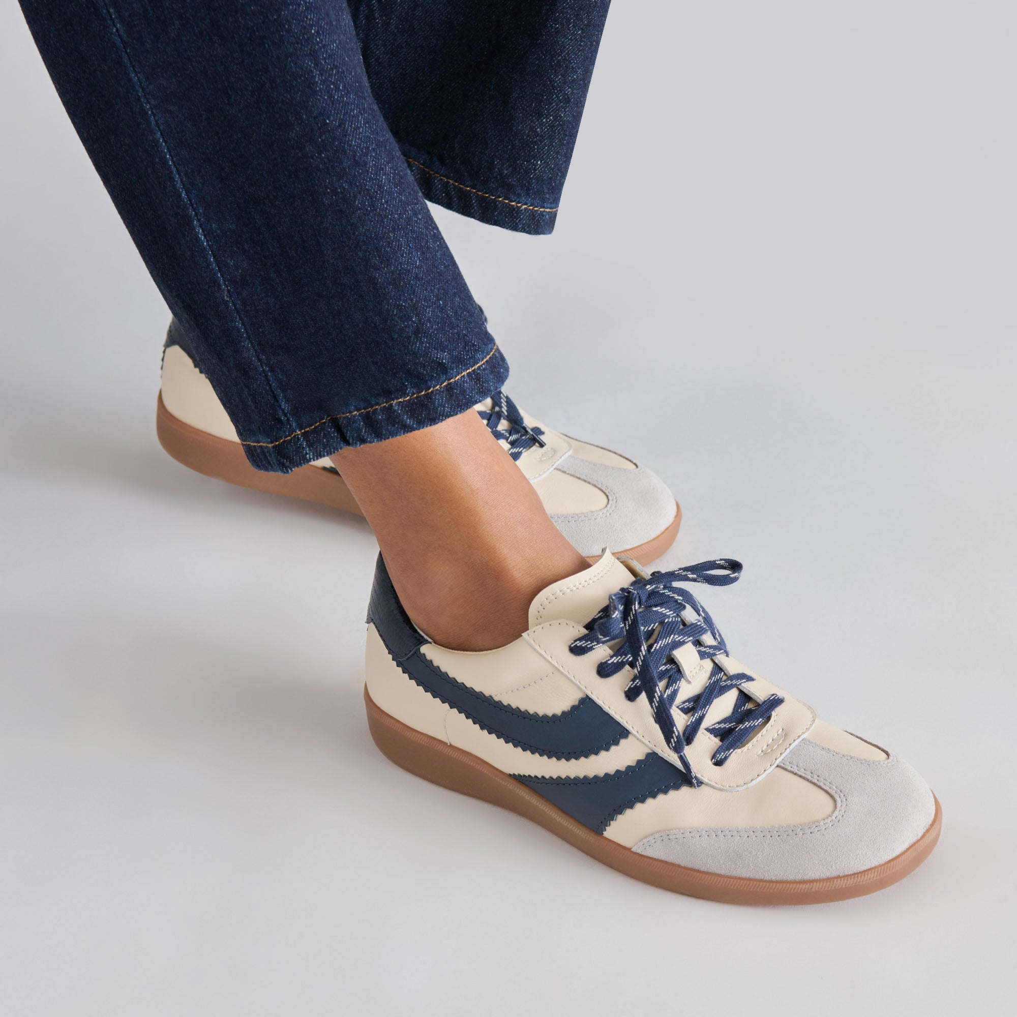 MERIT SNEAKERS WHITE NAVY LEATHER - Image 2