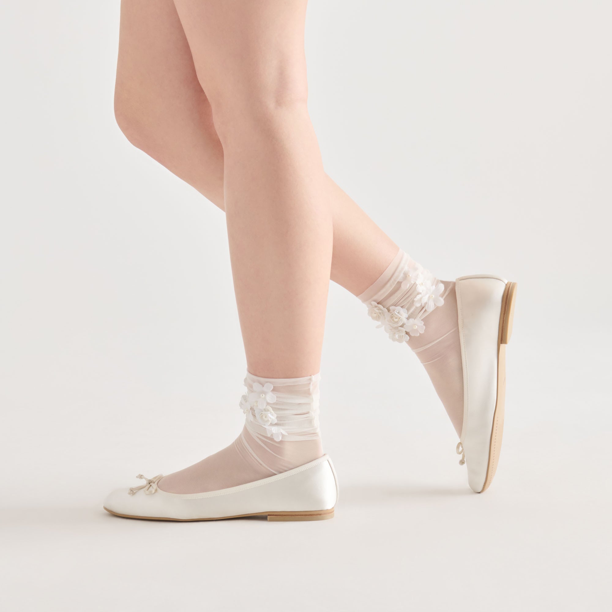 FLORAL CHIFFON SLOUCH SOCKS WHITE - Image 2