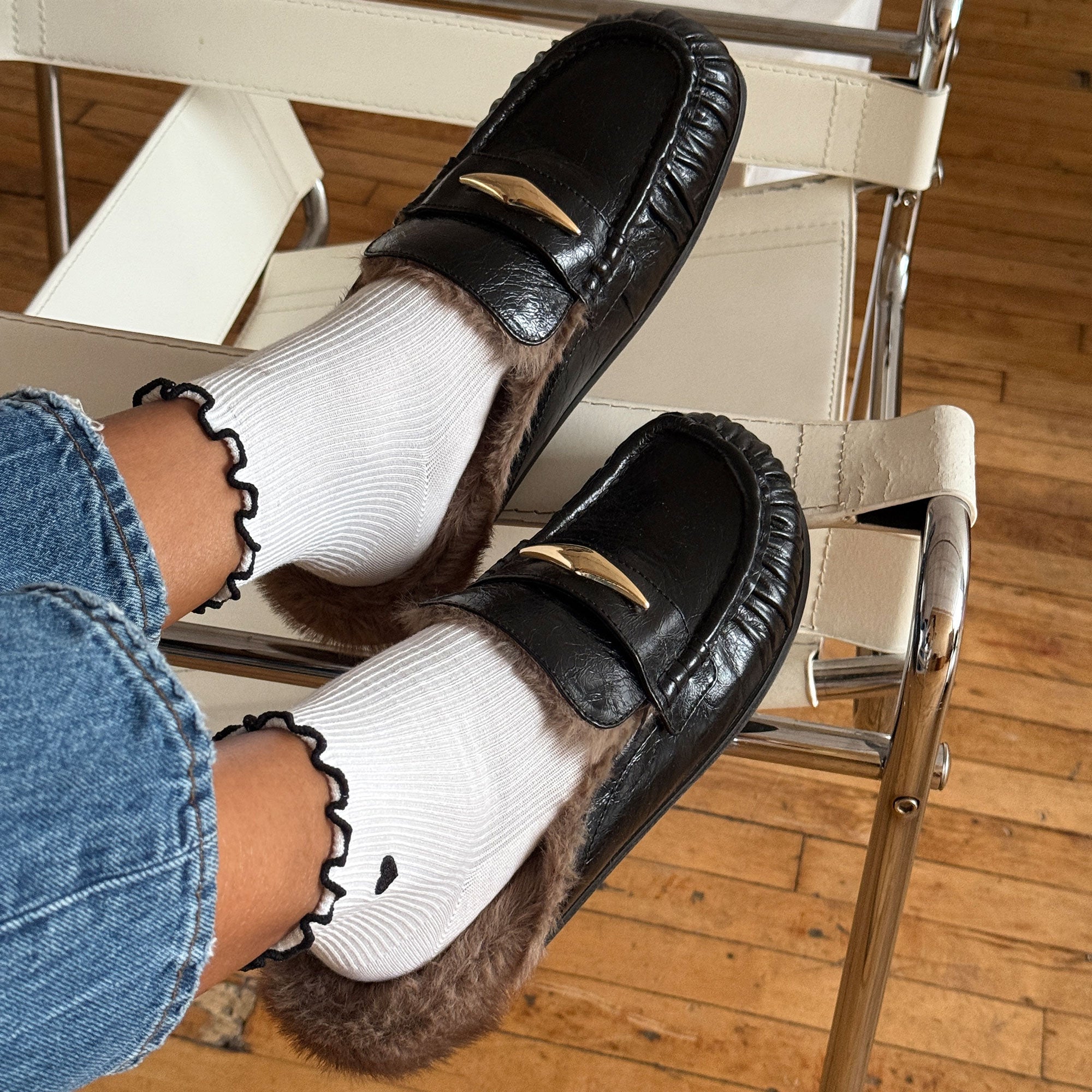 JODERO PLUSH FLATS BLACK LEATHER - Image 4